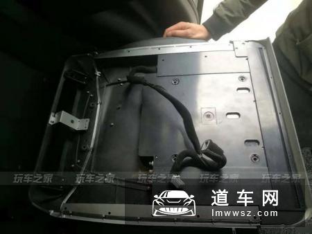 本田奥德赛加装车载电视 自己就能改装