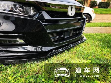 玩姿态的十代雅阁不少 车主DIY的发光本田标很有特点