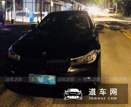 全新宝马7系简单改装，变身黑武士后回头率非常高