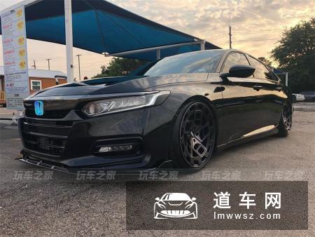 玩姿态的十代雅阁不少 车主DIY的发光本田标很有特点