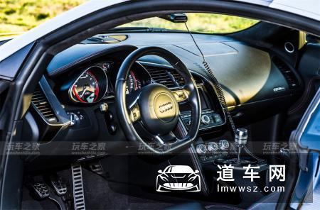 买了跑车怎么能不浪？奥迪R8改装后撩妹更简单