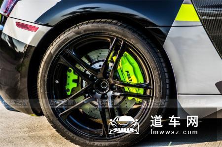 买了跑车怎么能不浪？奥迪R8改装后撩妹更简单
