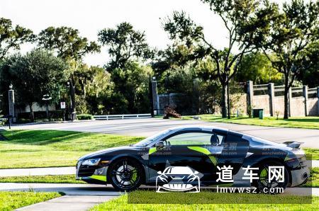 买了跑车怎么能不浪？奥迪R8改装后撩妹更简单