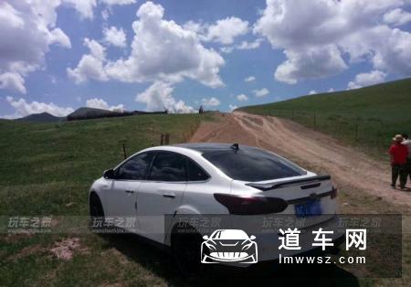 福克斯1.5T三厢版改装案例 ST包围/18寸雅泛迪轮毂