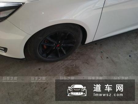 福克斯1.5T三厢版改装案例 ST包围/18寸雅泛迪轮毂