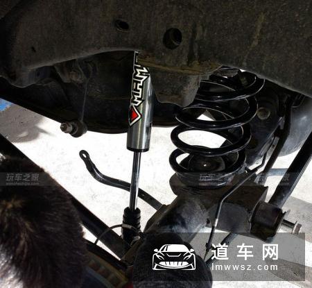 车友提哈弗H9后马上就开始改装，升高2寸减震提高越野能力