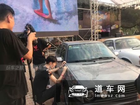 车子被撞了也不沮丧，山东女车主用经典捷达传递改装正能量