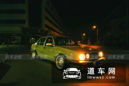 车子被撞了也不沮丧，山东女车主用经典捷达传递改装正能量