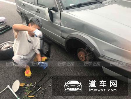 车子被撞了也不沮丧，山东女车主用经典捷达传递改装正能量