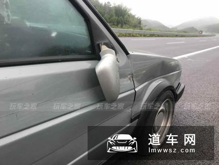 车子被撞了也不沮丧，山东女车主用经典捷达传递改装正能量