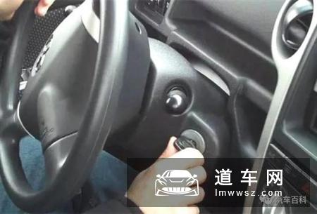 汽车没有熄火又拧钥匙打火 会伤车吗？