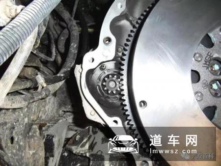 汽车没有熄火又拧钥匙打火 会伤车吗？