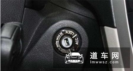 汽车没有熄火又拧钥匙打火 会伤车吗？